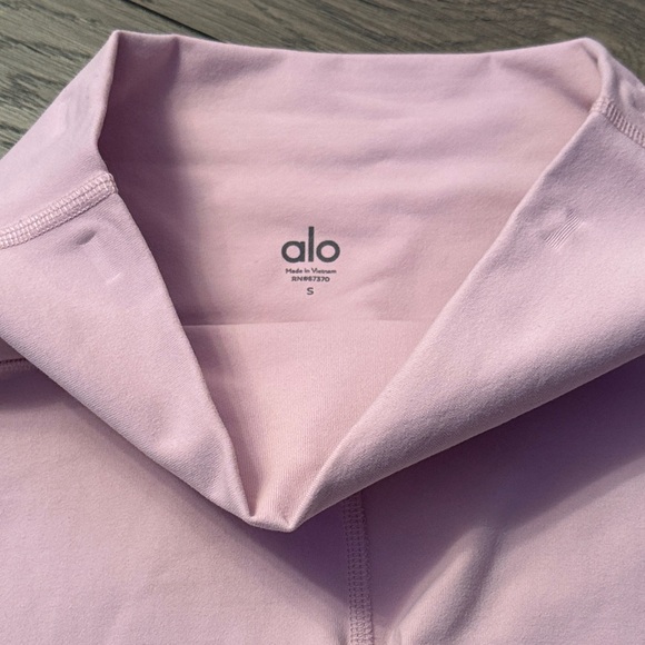 NWOT 🩰 ALO Yoga Women's Limited Edition Pink High-Waist Biker Shorts - Picture 3 of 6